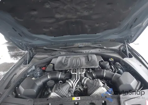 2015 BMW M5 из США, поврежденный, VIN WBSFV9C50FD594610